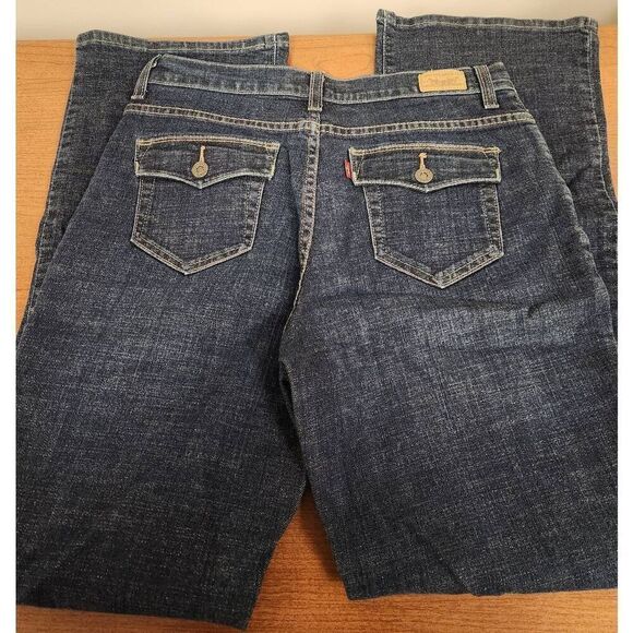 Levi 12M Perfectly Slimming 512 Boot Cut Jeans. Measures approx 31W x 31 inseam - Picture 8 of 10